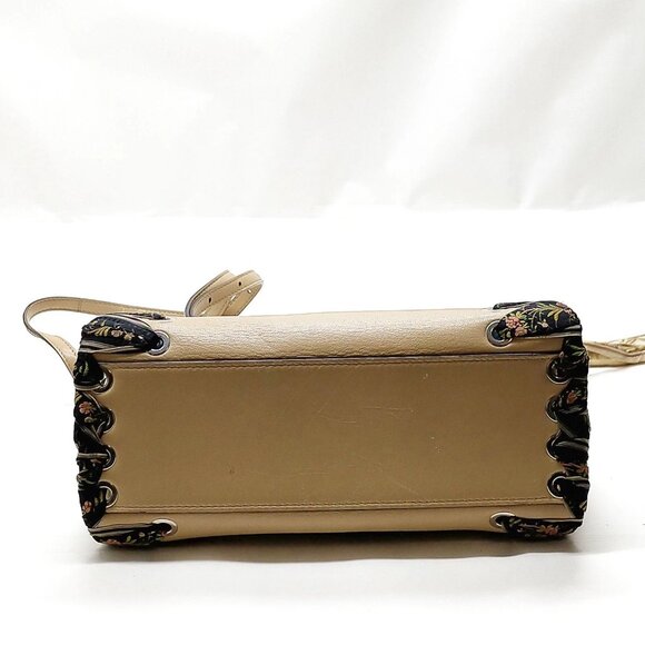 Authentic Fendi Beige Leather Hand Bag mn764-121225 - Picture 5 of 16